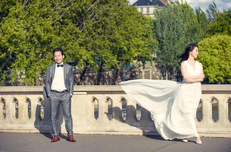Paris engagement photographer isle saint louis