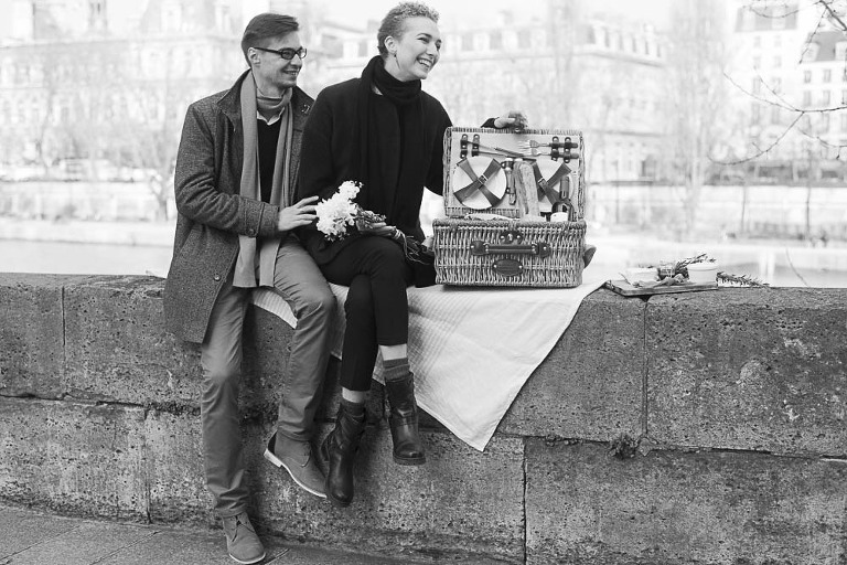 paris-picnic-couple-photography