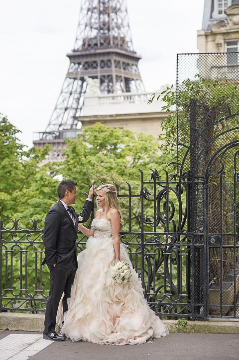 elope in Paris eiffel tower