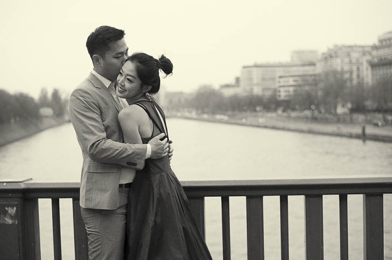 Paris pre-wedding photographer